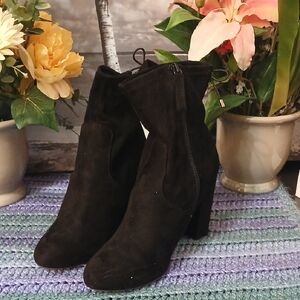 Chic Black Suede Heeled Boots for Women‎ 8.5M